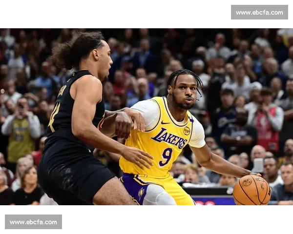 湖人对阵骑士关键战解析詹眉状态与骑士年轻核心碰撞走势前瞻